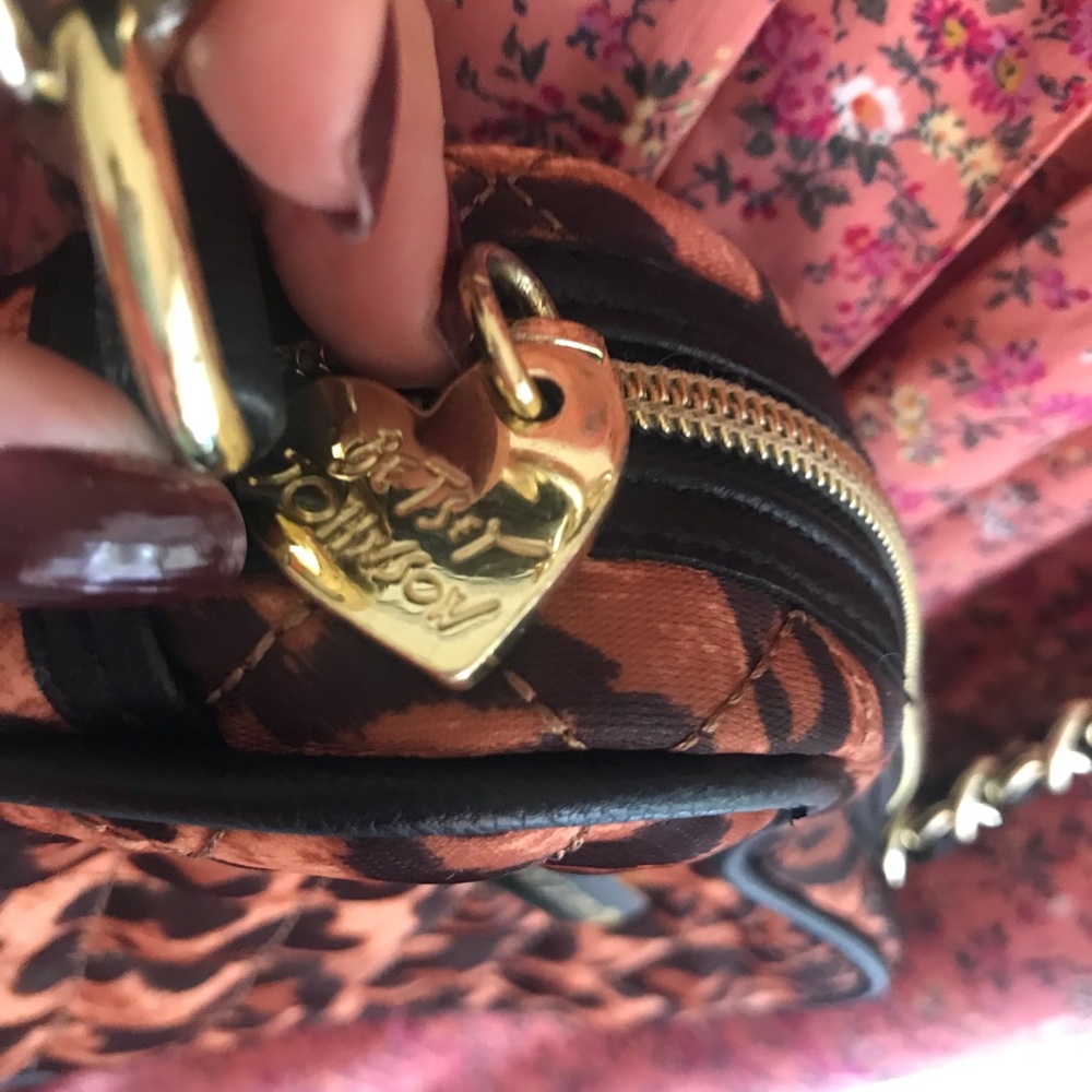 SOLD Betsey Johnson heart shaped bag 💜 - Picture 9 of 11